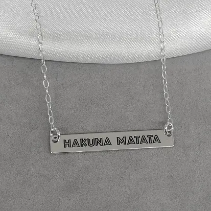 GARGANTILHA PLAQUINHA HAKUNA MATATA